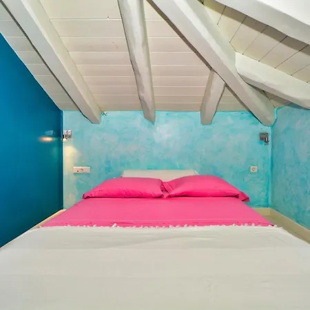 Vakantiehuis Art With Pool